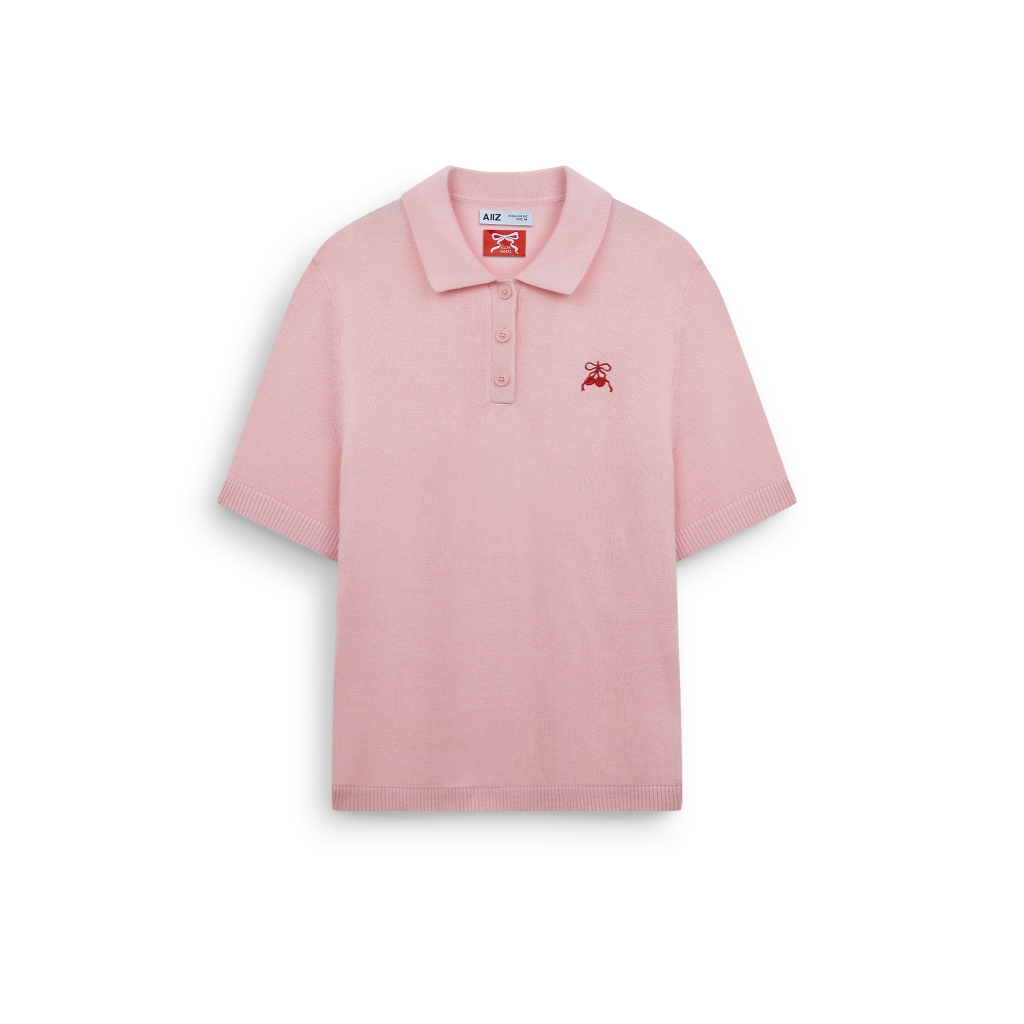 AIIZ (เอ ทู แซด) - AIIZ เสื้อโปโลผู้หญิงผ้าถัก ปักลายกราฟิก AIIZ Women's Polo Shirt