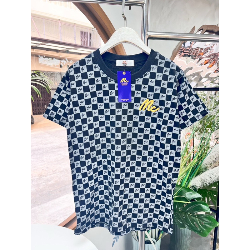 เสื้อยืดแมค M C มาใหม่พร้อมส่ง สกรีนทั้งตัว ปักแบรนด์หน้าอก คอกลมแขนสั้น