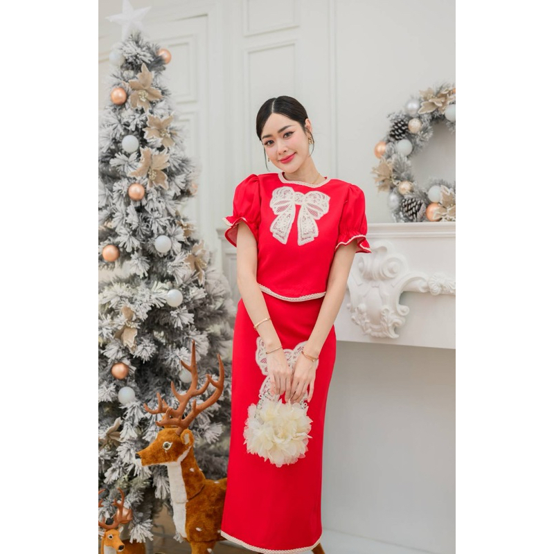 เชตเสื้อกระโปรงสีแดงผ้าลูกฟูกปักโบว์ใส่คริสต์มาสปีใหม่