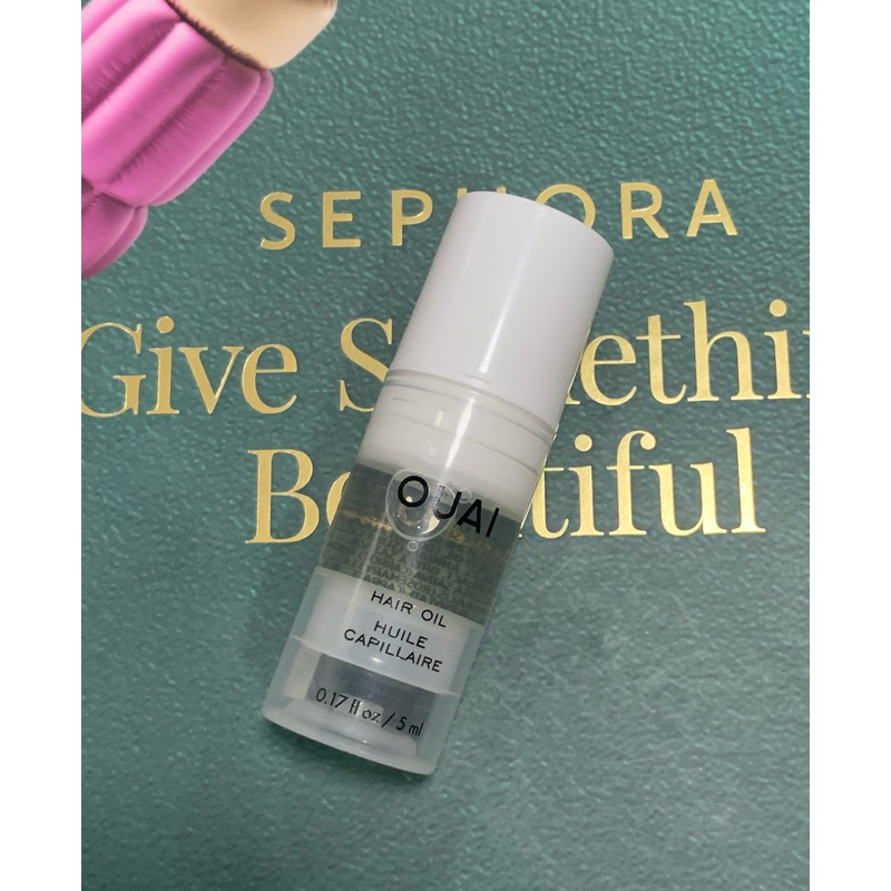 น้ำมันใส่ผม OUAI Hair Oil ช่วยลดผมชี้ฟูให้กลับมาเรียบลื่น