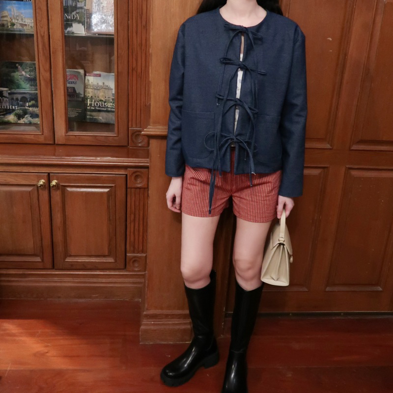 Black and Navy tie-front denim jacket🖤🦕 เสื้อแจ๊คเก็ตคอกลมแขนยาวผ้ายีนส์สีดำและสีน้ำเงินเข้ม