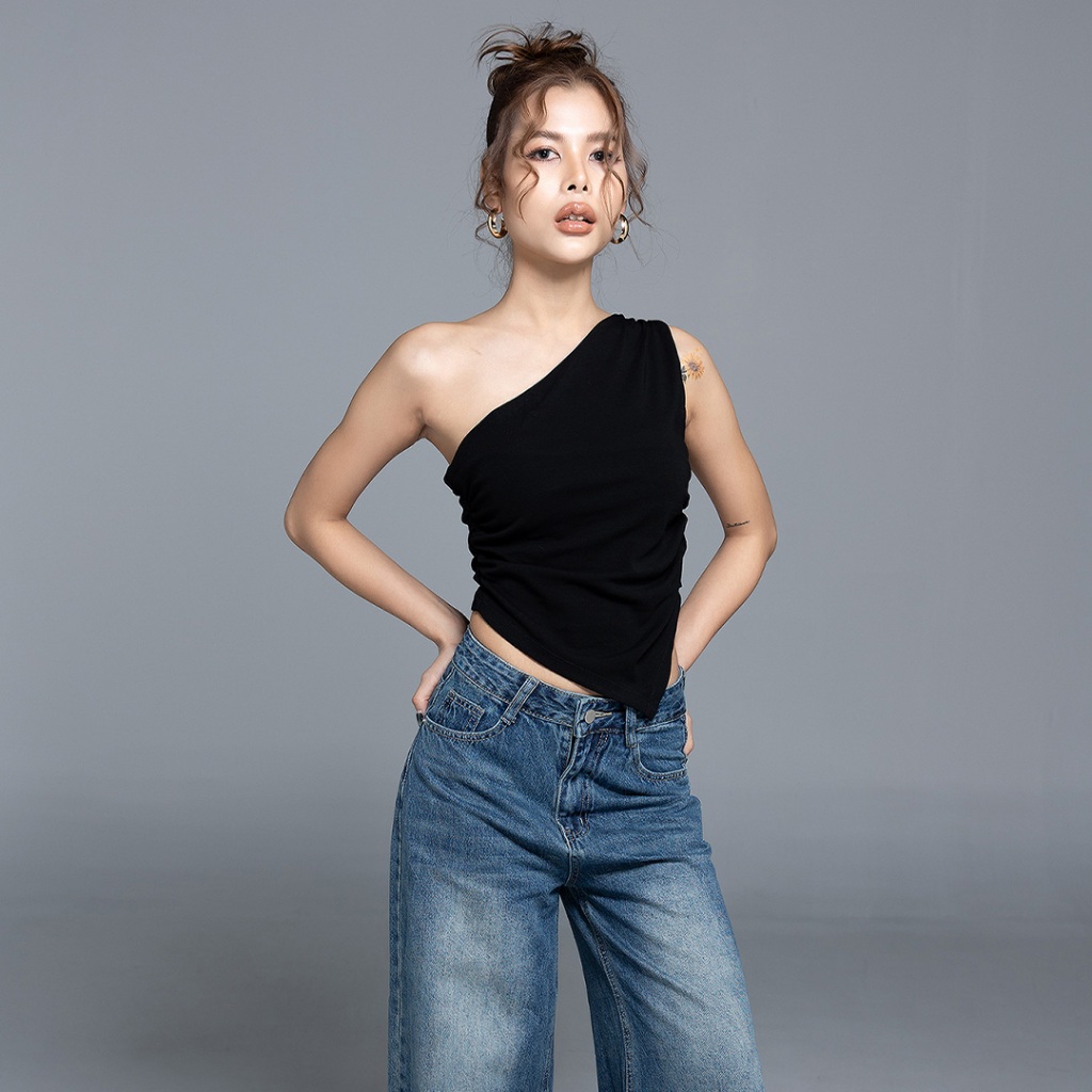 B&B CLOTHING - Oblique Crop เสื้อปาดไหล่ ปลายเฉียง