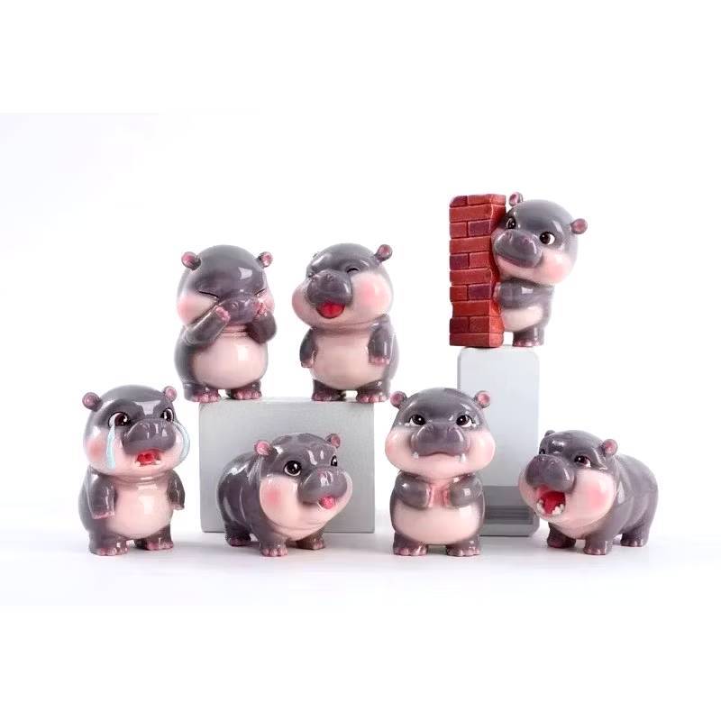 กล่องจุ่ม หมูเด้ง moodeng แบบตั้งโชว์ น่ารักๆ ฟิกเกอร์หมูเด้ง V.1 กล่องฟ้า แบบ1จุ่มและแบบยกบล๊อค พร้อมส่งจ้า