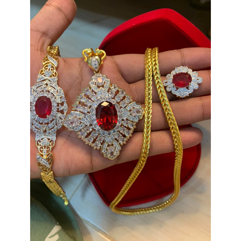พร้อมส่งชุดเซทพลอยแดง ทับทิม เจียรไนย ข้อมือเพร้อมแกวนเพชรข้าเซทสวยสุดๆ
