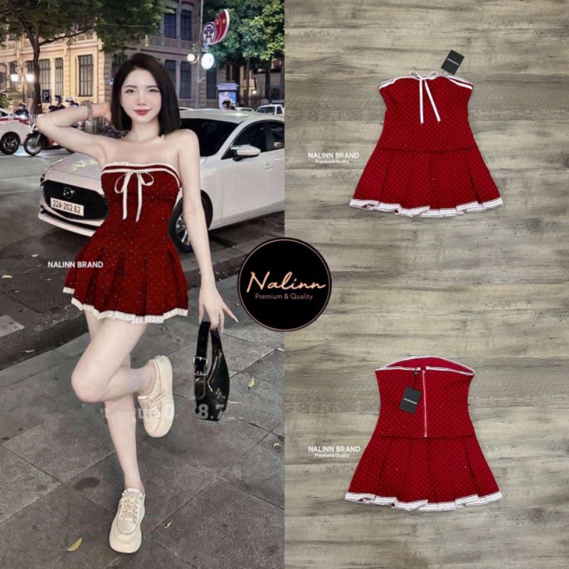 Nalinn SET 2 ชิ้น เสื้อ+กระโปรงสีแดงปักเพชรทั้งตัว เสื้อเกาะอก แต่งขอบลูกไมั โบว์หน้า