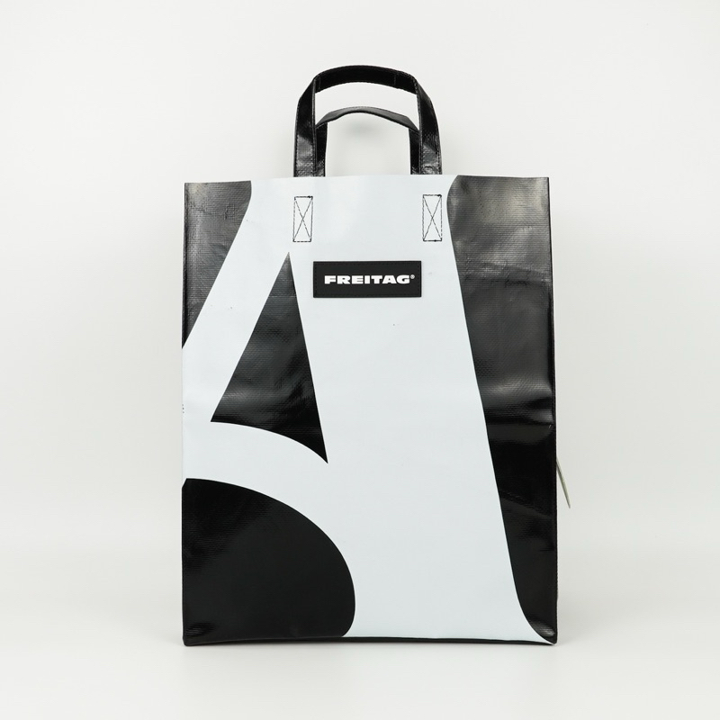 FREITAG F52 MIAMI ผ้าใบดำ ด้านหน้าสกรีน A Font เก๋ๆ แบบพอดี คู่สีลงตัว ผ้าหนา นุ่ม เงาสวย ผ้าสะอาด