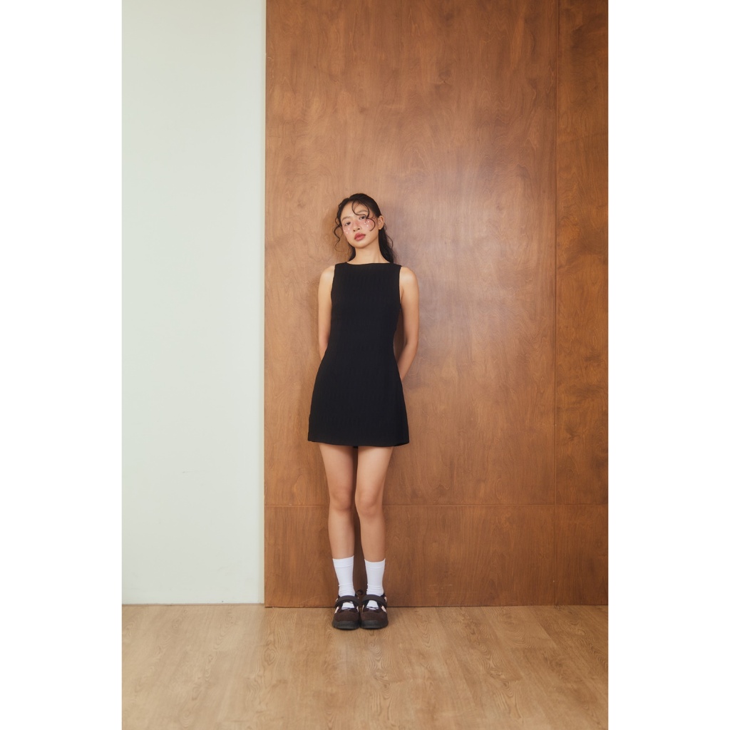 TRES Made เดรสสั้นเว้าหลัง Mini Novi Dress
