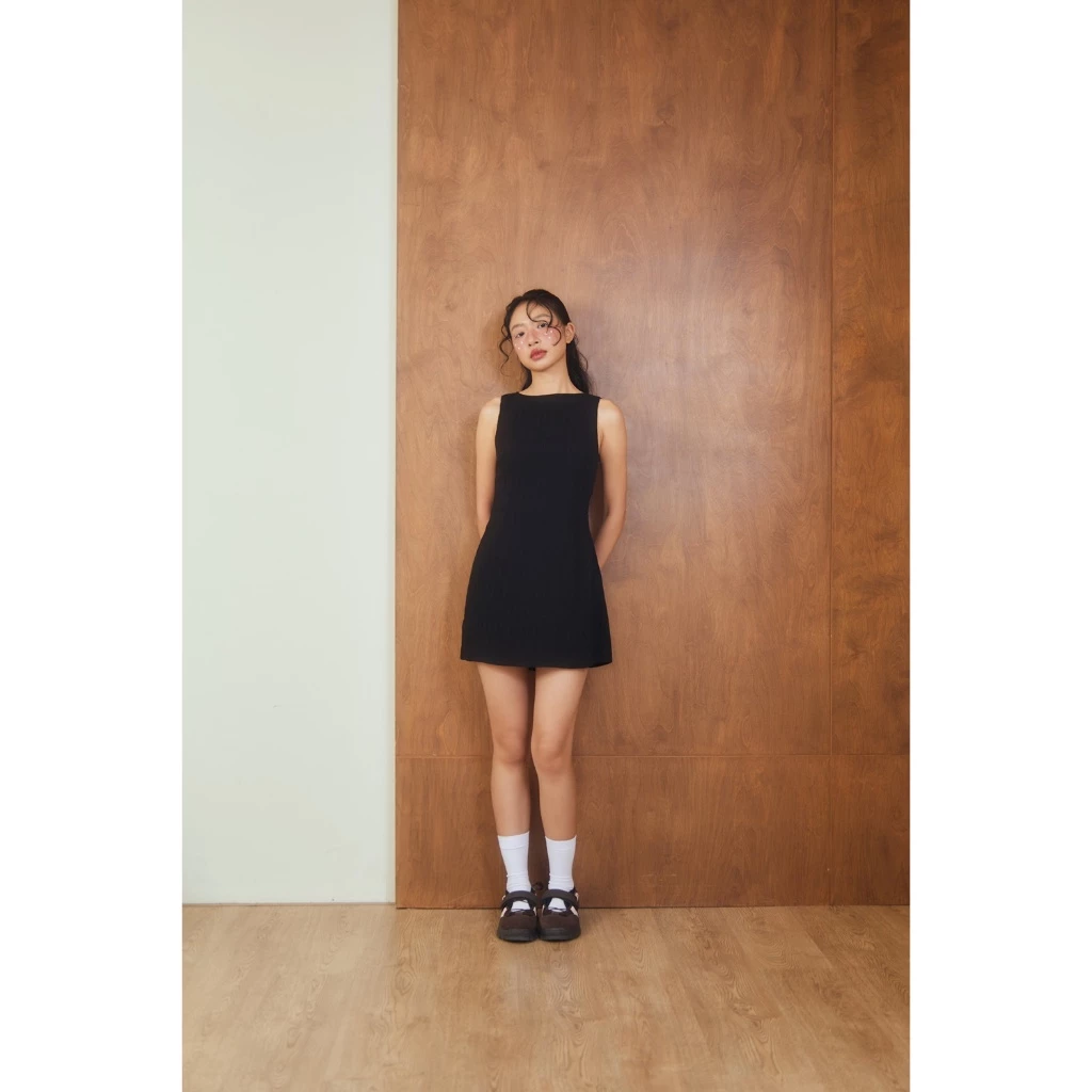 TRES Made เดรสสั้นเว้าหลัง Mini Novi Dress