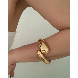 HER OBJECTIVE_HER TWIST BOLD BANGLE BRACELET