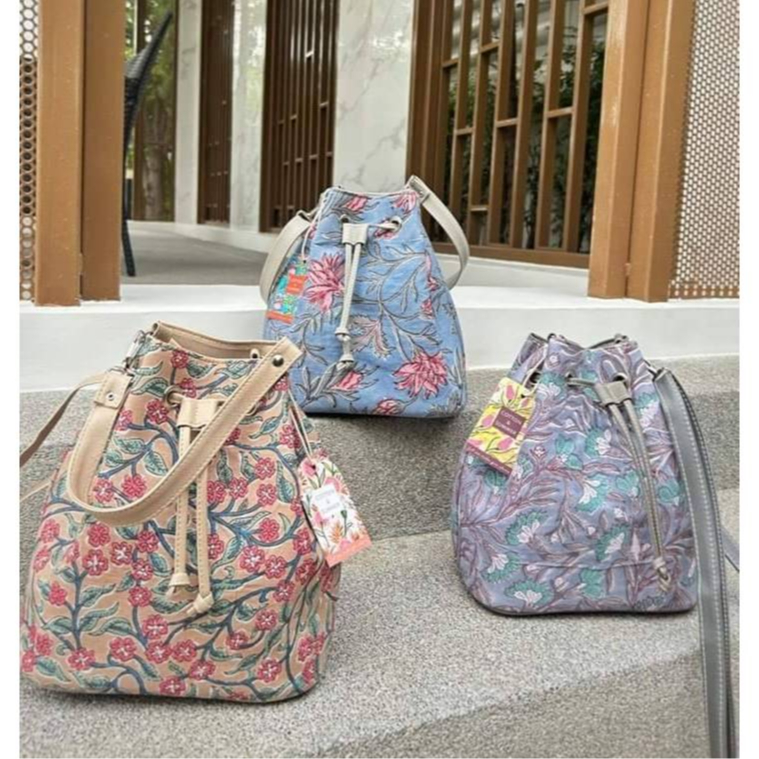 ส่งฟรี "กระเป๋าหนมจีบ" ( Nhomjeep Collection ) แถมสายคล้องกระเป๋า2แบบ