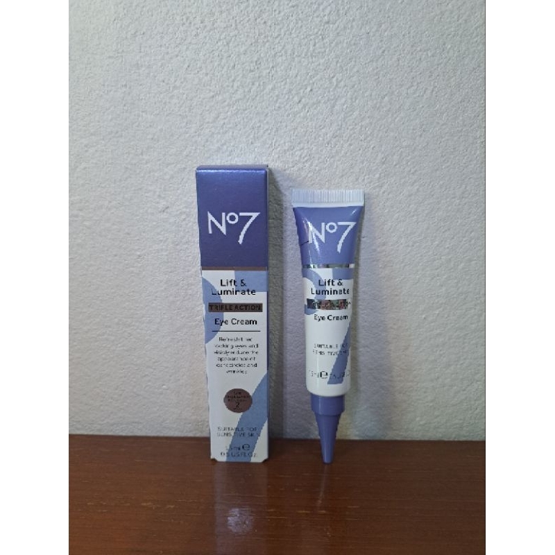 No7 Lift & Luminate Triple Action Eye Cream 15 ml.  นัมเบอร์เซเว่น ลิฟท์ แอนด์ ลูมิเนท ทริปเปิ้ล แอค