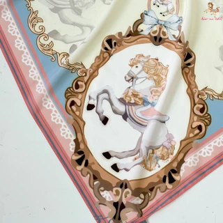 ผ้าพันคอ/ผ้าคลุมไหล่ Kiss Me Doll - Classic ลาย First date ขนาด 100x100 cm.