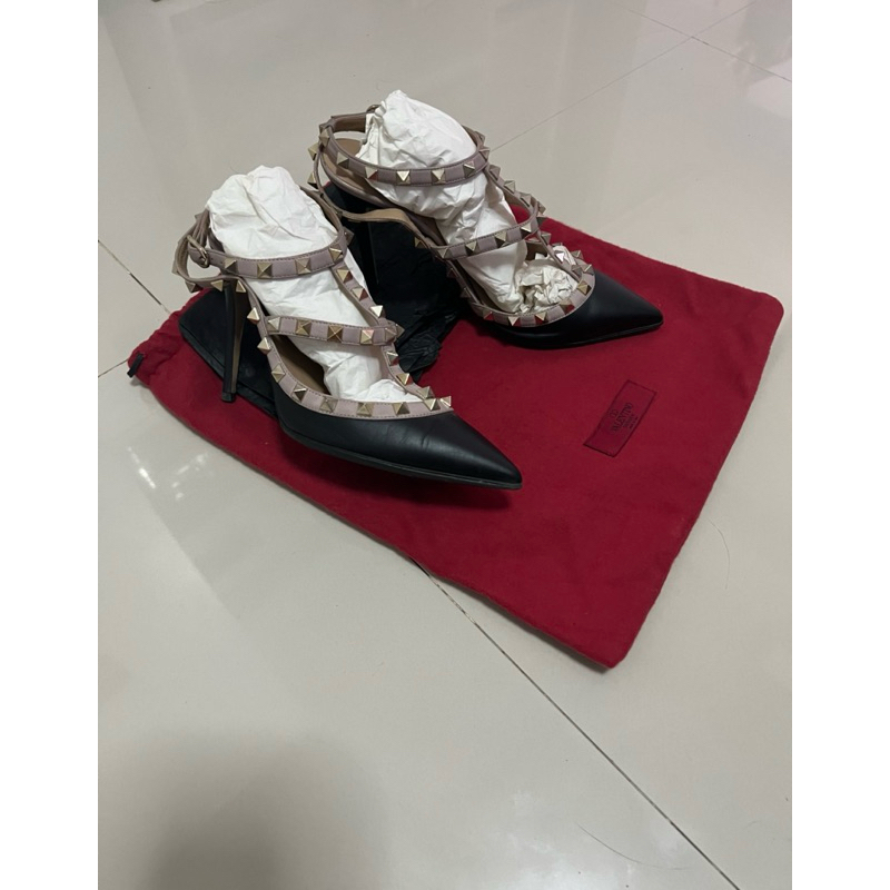 รองเท้า Valentino Garavani