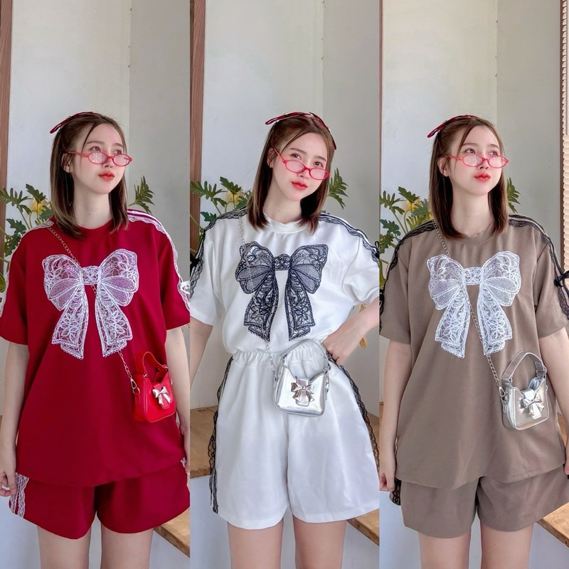 BB ชุดเซ็ต 2 ชิ้น ผ้าวอมวูลเวฟอย่างดี เสื่อโอเวอร์ไซด์แต่งแถบแขนโบว์ลูกไม้ สกีนลายโบว์ + กางเกงขาสั้นแต่งแถบลูกไม้