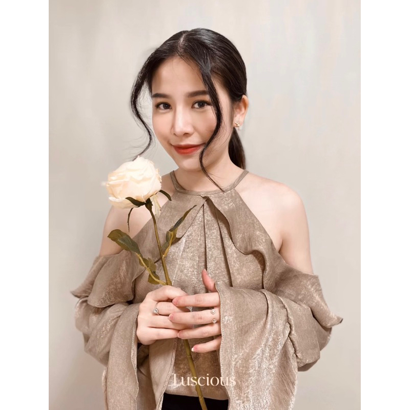 เสื้อ shine taupe สีน้ำตาล เรียบหรูดูแพง