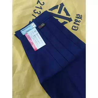 กระโปรงนักเรียน ตราสมอ ของเเท้ 100% จีบรอบตัว สีกรมอ่อน รอบเอวตั้งแต่ 20-38 นิ้ว ชุดนักเรียน