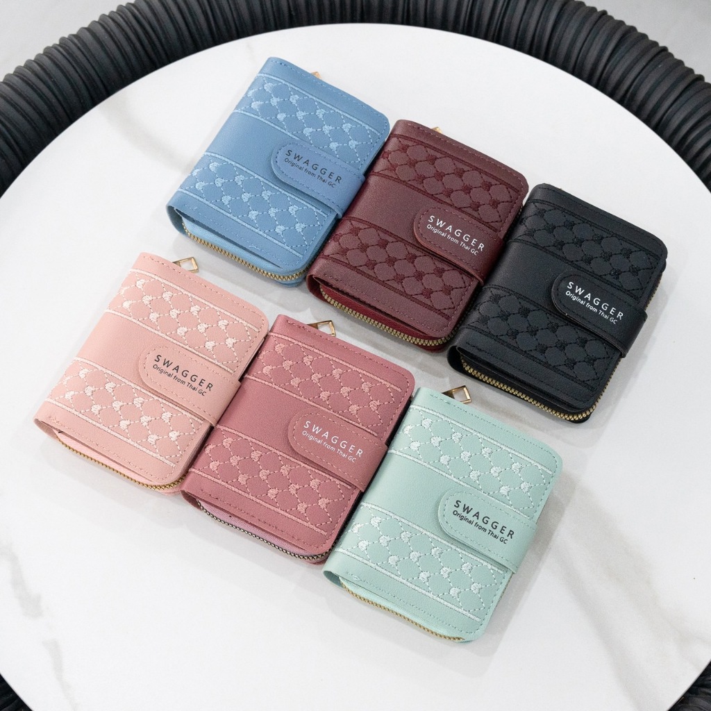 กระเป๋าสตางค์ใบสั้น หนังสังเคราระห์ (GC-5501) ดีไซน์สวยปักลาย ใช้งานง่าย มีช่องเก็บการ์ด