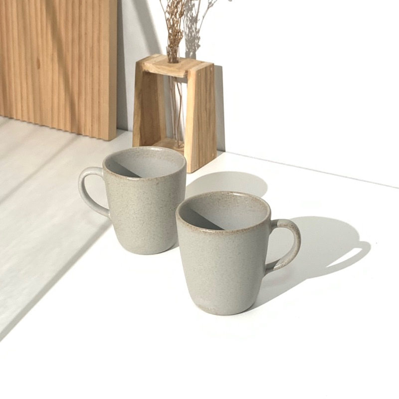 Goodsceramics Raw Mug With Handle เเก้วสไตล์ญี่ปุ่นมีหูจับ ลายตกกระ(ลายตกกระมากน้อยขึ้นอยู่ที่ชิ้นงาน) ผิวสัมผัสขัดมัน