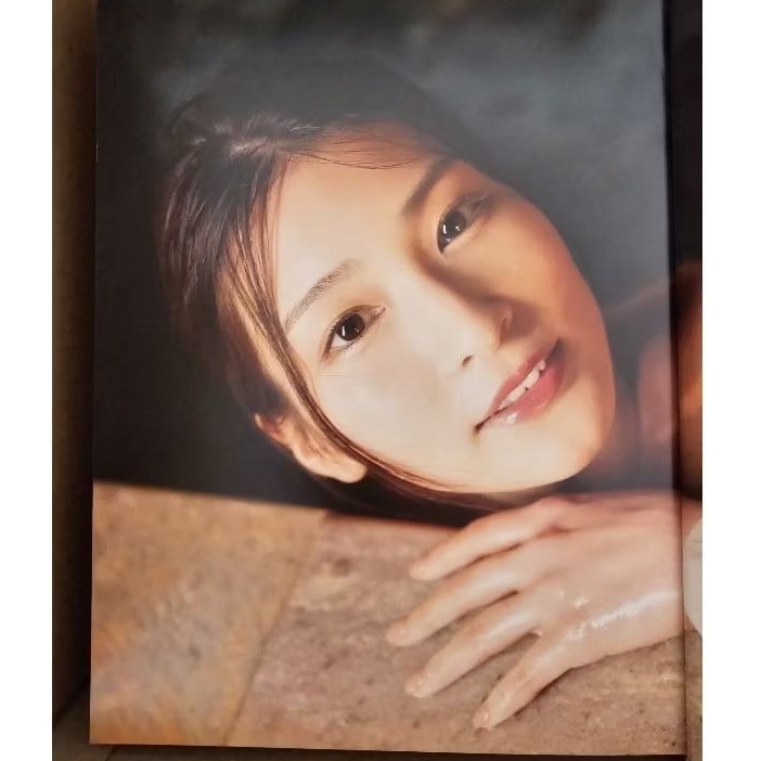 สมุดภาพถ่าย Suzu Honjo photobook, WALTZ ปกแข็ง พร้อมลายเซนต์