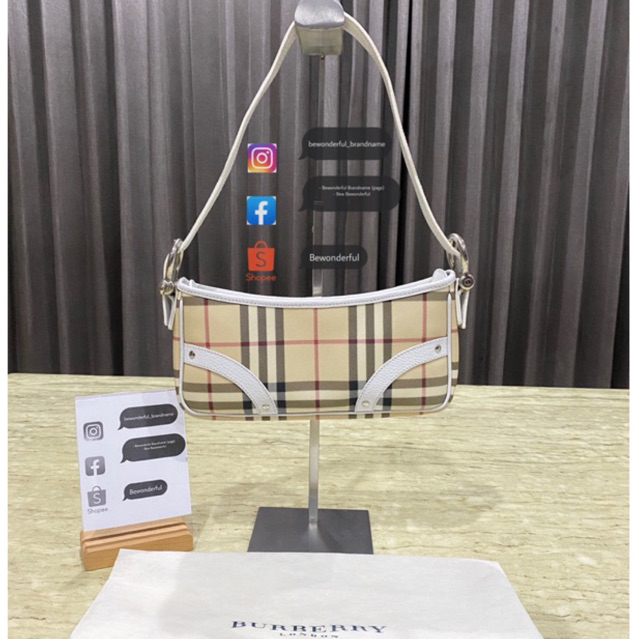 BURBERRY LEATHER-TRIMMED NOVA CHECK BAGUETTE BAG กระเป๋ามือสอง แบรนด์เนม