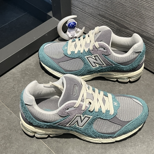 New Balance NB 2002R green  (ของแท้ 100%💯)