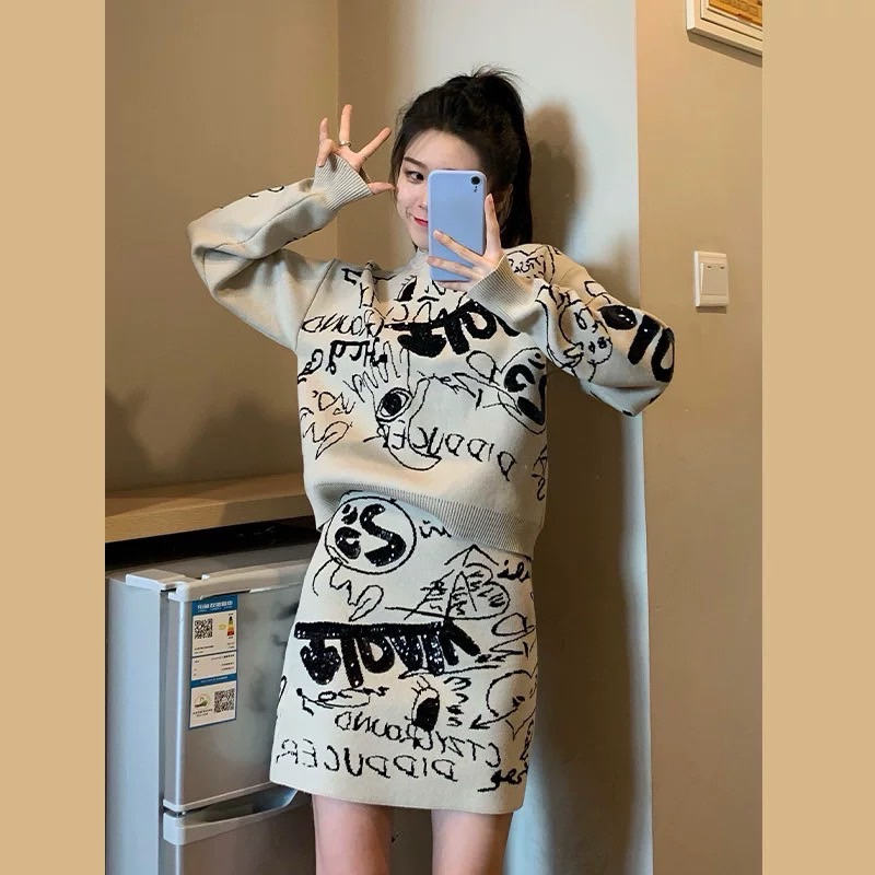 เซ็ตไหมพรมเสื้อสเวตเตอร์มาพร้อมพร้อมกระโปรงสั้น น่ารักสุดๆผ้าทอลายภาษาอังกฤษ เนื้อผ้านุ่มเกรดดี เกาหลีสุดๆ