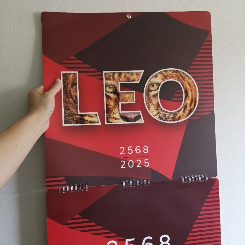 ปฎิทินแขวนปีเก่า 2568 (2025) ของพรีเมียมลีโอเบียร์​ leo ปฎิทินจีน ปีมะเส็ง​ calendar​ ปฏิทินใบ้หวย บ