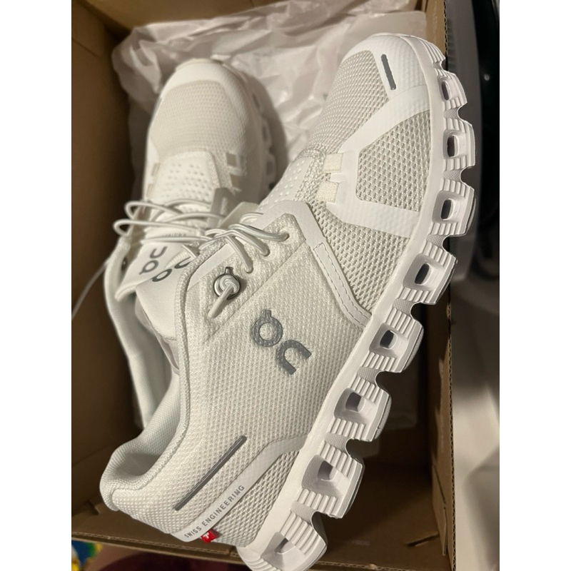 On Cloud 5 White sneakers  ของแท้ 100% จากญี่ปุ่น