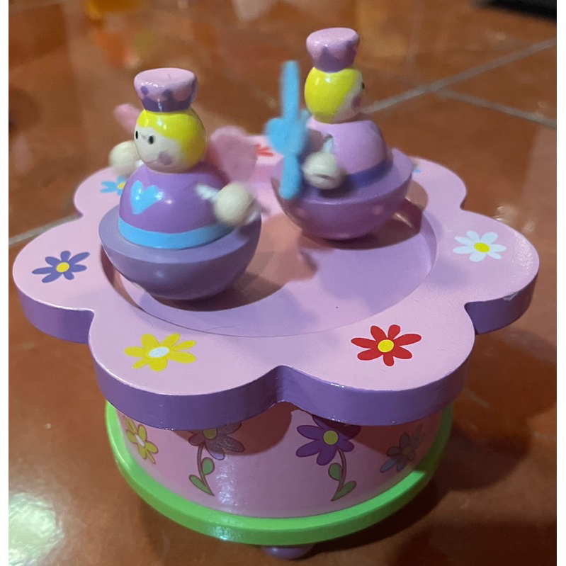 Wooden carousel music box for gifts and home decoration, 9*9*7cm