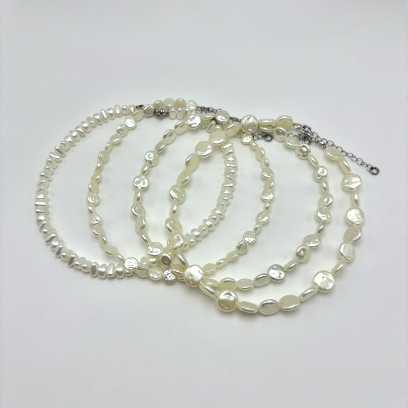 Piing me Necklace | สร้อยคอลูกปัดไข่มุกพลาสติกทรงกลม