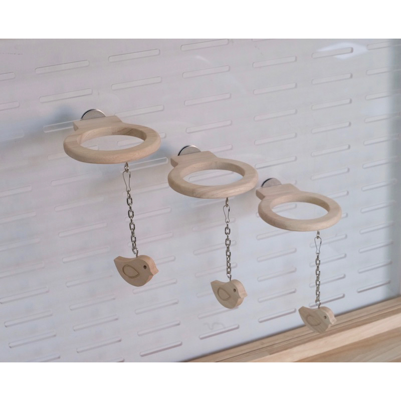 LP220 คอนห่วงโมบายนก เป็นคอนห่วงกลมและโมบายนกแขวน ดีไซน์น่ารัก ขอบคอนโค้งมน ตกแต่งภายในกรง ไม้เกรดA สวยงาม(ต่อชิ้น) - รูปที่ 5