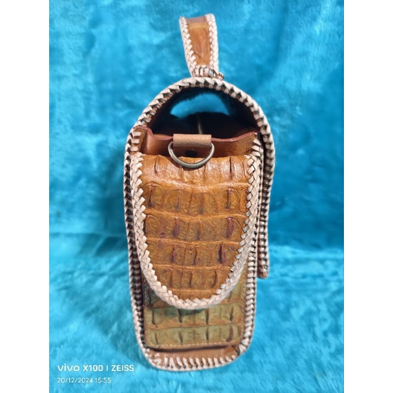 กระเป๋าหนังจระเข้สะพายข้างA4 ล็อกบ้านเศรษฐี หนังติดโหนกเต็มผืน ถักขอบละเอียดให้ทั้งใบ ของใหม่ มือ1 งานแฮนด์ พร้อมส่ง - รูปที่ 6