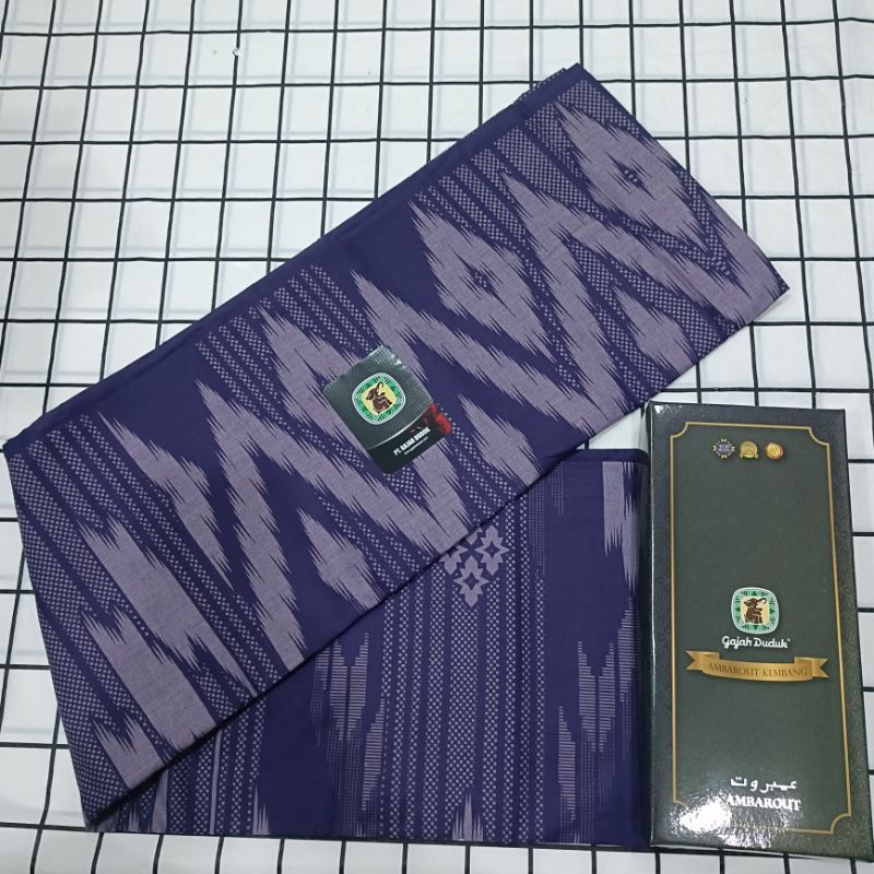 ผ้าโสร่งผู้ชาย ลายใหม่ๆ ผ้าถุงตราช้างนั่ง ผ้านุง แบรนด์ “Gajah Duduk“ รุ่น AMBROUT ผ้าสวย ผ้าไม่ลืน ซับน้ำดี เย็บแล้ว