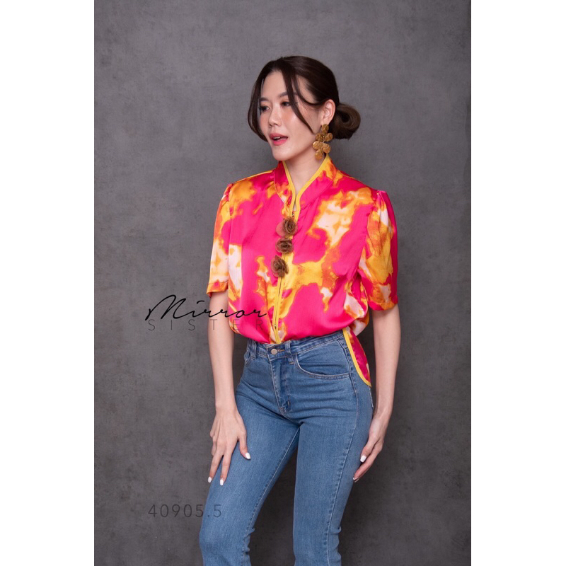🧧สินค้าขายดี🧧 ••MiRRoRSiSTER’s CiA BLoUSE with Roses BRooCH•• เสื้อลายสีน้ำ แพทเทรินดีไซน์ทรงสวย ดีเทลคอจีนแขนสั้รจับยก - รูปที่ 6