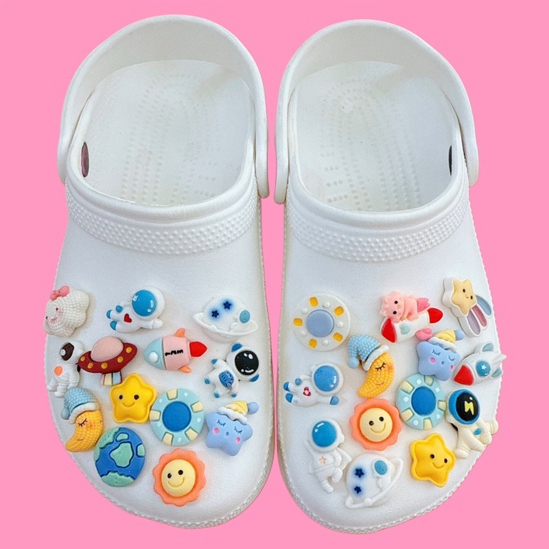 พร้อมส่ง ตัวติดรองเท้ามีรู  มีของแถมทุกรายการ(กรุณาอ่านก่อนสั่ง)สินค้าส่งจากไทยไม่ต้องรอนาน