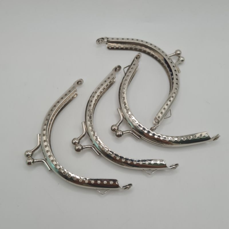 🧸ปากกระเป๋าปิ๊กแป๊ก ปากกว้าง 8.5 ซม. แพค 10 ชิ้น ทรงโค้ง สีเงิน มีหลายขนาดให้เลือก 🧵🪡