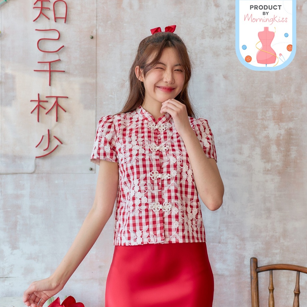 10-337 เสื้อคอจีนลายตารางสีแดงสลับขาว Jin Jin Daisy Blouse - 5 ไซส์