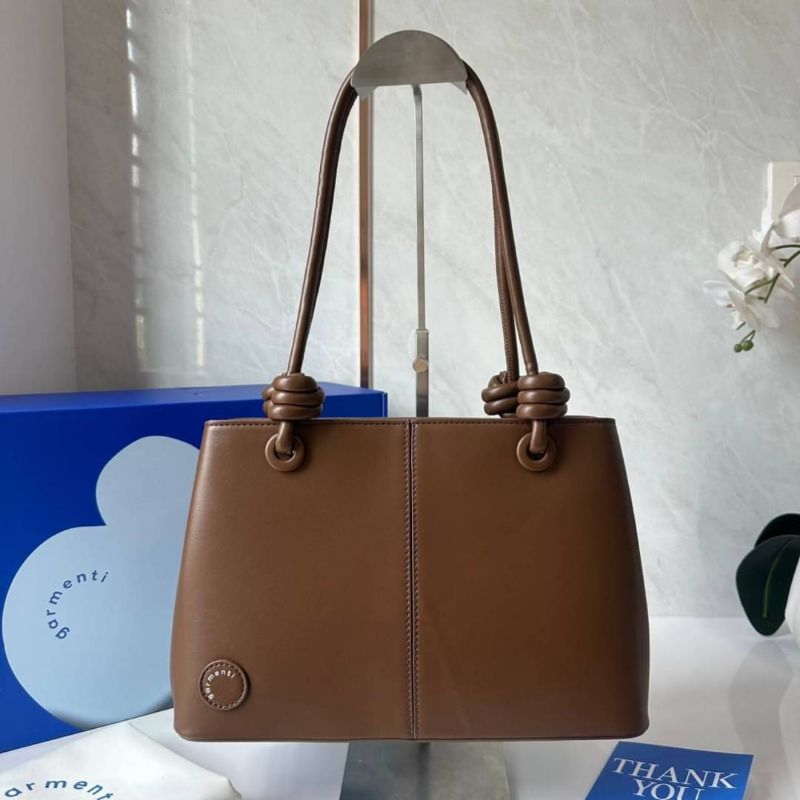 Medium Carry All Collection garmenti.