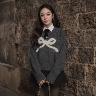 JELLY SWEATER (เจลลี่)  สีเทาเข้ม ผ้านุ่มมาก แต่งลายโบว์ แพท…