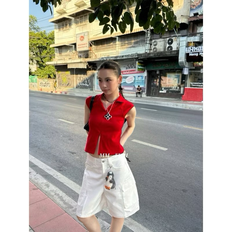 𝗖𝗢𝗟𝗟𝗔𝗥𝗘𝗗 𝗦𝗟𝗘𝗘𝗩𝗘𝗟𝗘𝗦𝗦 𝗧𝗢𝗣 เสื้อแขนกุดคอปก ดีไซน์ซิปหน้า สามารถปรับรูดได้หลายแบบ ฟีลเหมือนผ่าหน้าเกร๋ๆ งานจริงสวยมากค่ะ