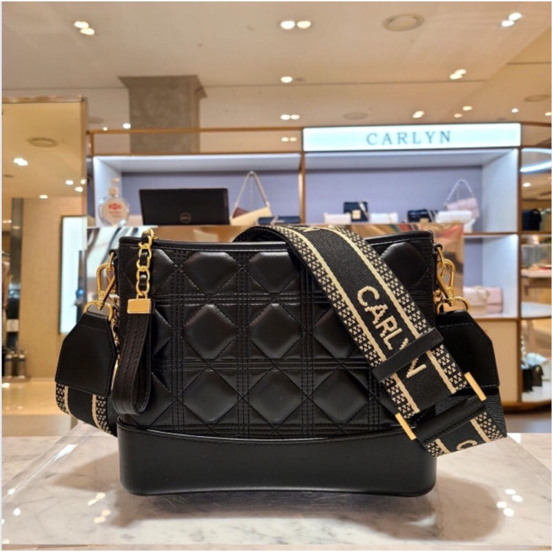 กระเป๋า Carlyn รุ่น Reen