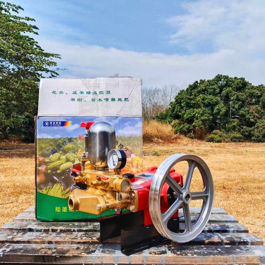 เครื่องพ่นยา ปั๊มพ่นยา 3 สูบ WHALE วาฬ ตราปลาวาฬ รุ่น LS-30 ปั๊มขนาด 1 นิ้ว รุ่นหม้อลม ของแท้100%