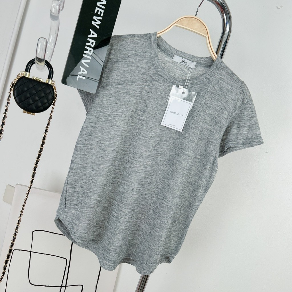049 Deezyy เสื้อยืดคอกลมผ้าบางชายโค้ง ผ้าSnow