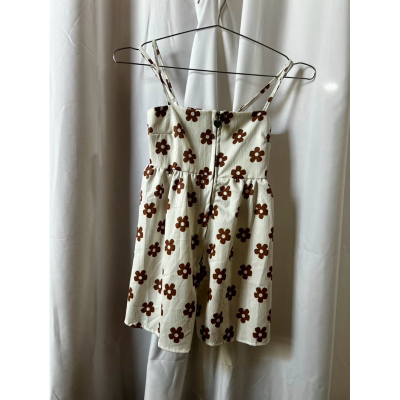 เสื้อสายเดี่ยวลายดอกไม้ สม็อคหลัง ปรับสายได้ งานป้าย seeyou.studio 🌼