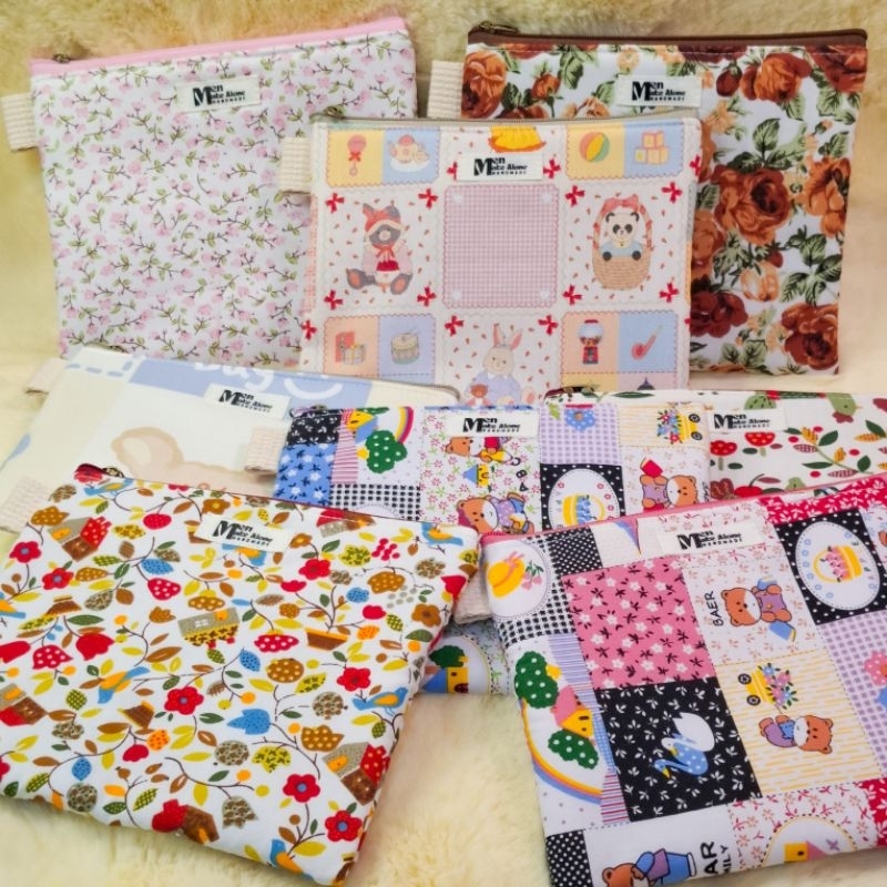 กระเป๋าใส่เครื่องสำอาง งานแฮนด์เมด ลายน่ารัก ใส่ของได้เยอะ มีลายให้เลือก สีสันน่ารัก ใส่มือถือ เครื่องสำอาง ใส่จองจุกจิก
