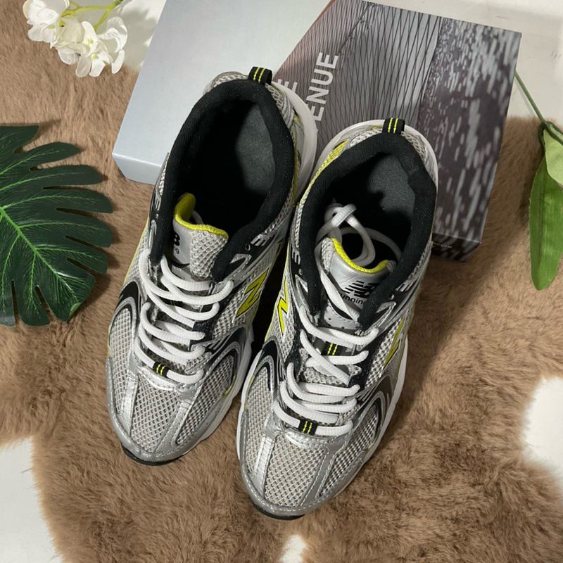 [ใช้โค้ดลด 30%ได้และส่งฟรี] รองเท้า New Balance 530 Silver Yellow (MR530SC) ของแท้ มือสอง Size 37.5/