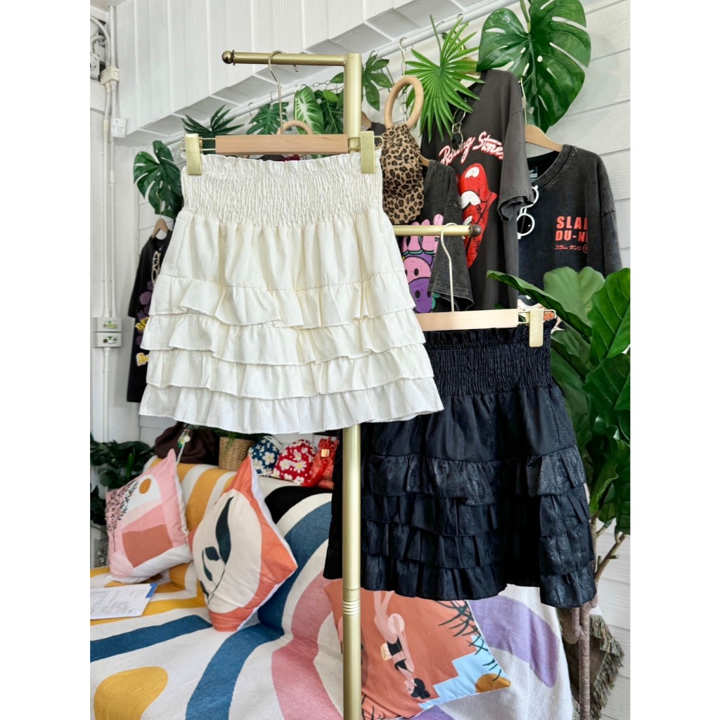 4-122sp กระโปรงระบายชั้นๆเอวสม็อค🤍🖤น่ารักเว่อร์ ทรงสวยดีมากกกก💖