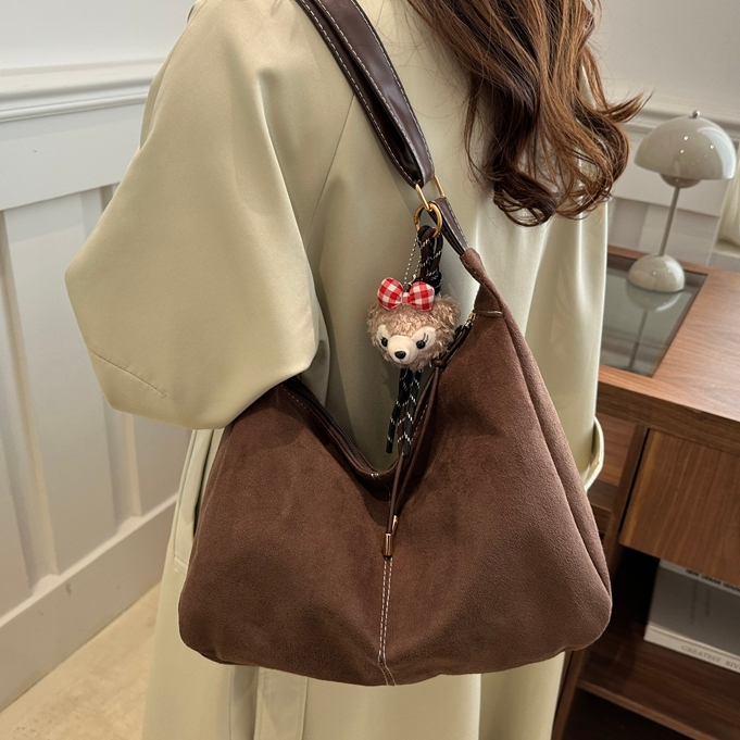 GUCSELECTED(B2298) กระเป๋าสะพายข้างผ้าหนังกลับ ใส่ไอแพดได้(ขนาด16นิ้ว)