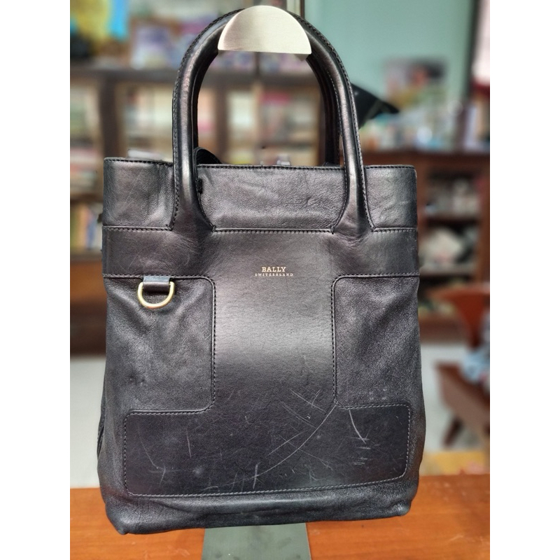 Bally กระเป๋าหนังสีดำ มือสอง