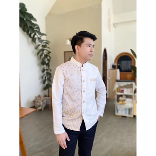 เสื้อเชิ้ตผ้าไทยผู้ชาย (สีขาวครึ่วตัว) : ทรงพระราชทาน เสื้อเชิ้ตคอจีน ทรงสวย ชุดใส่ทำงานผู้ชาย ชุดใส่ออกงานผู้ชาย